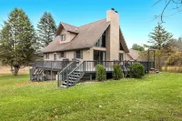 Chalet in Shanty Creek Resort - Skiing, Boating, Lakes, Golf, Hiking, Trails