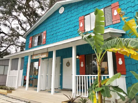 Perfect Summer backyard, Steps to Beach, Bikes, boogie-board, bunk beds, Grill