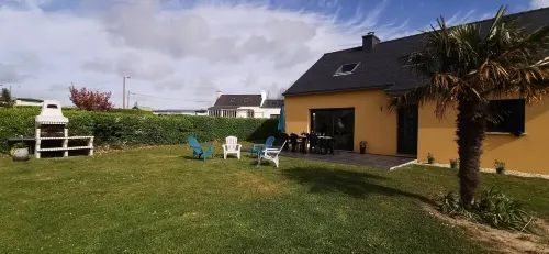 TY Caromel Maison de Bord de mer Avec Jardin Clos Pour 4 à 10 Personnes Hotels in Cleder