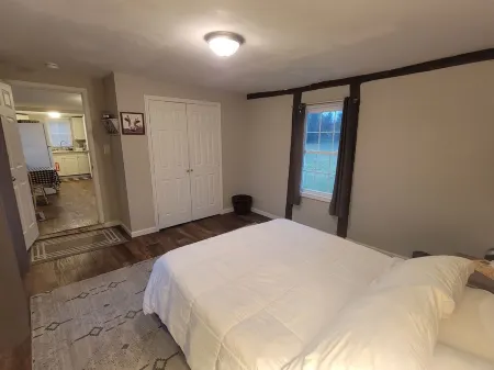 1840s Cottage close to I-95