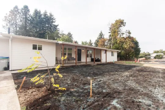 Modern & Spacious 4-bedroom Home 15 min to U of O, 11 min from Airport