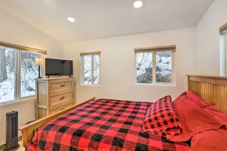 Cozy two bedroom cabin 10 min from Red Rocks 25 min from Denver