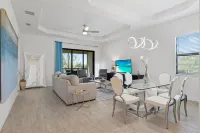 Penthouse Suite 2 in the heart of SW Cape Coral