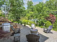 Cozy 1-bedroom apartment close to brilliant Downtown Asheville with WiFi, AC!