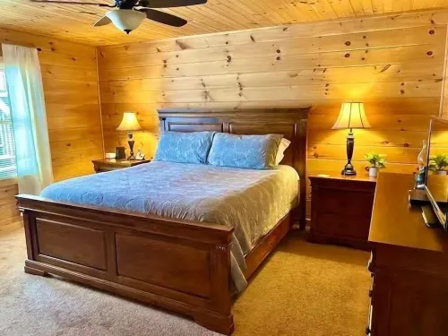 Blue Moon Lodge: Reconnect with Family and Friends with Room to Spread Out!