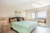 "Wine Down"-Oceanfront Duplex-4 Bedroom/3 Bathrooms and Swim Spa seats 9 people