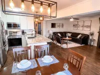 Modern Snowshoe Retreat - 3Br/2BA - Walk to Slopes + Mountain Views