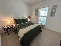 Beautiful family-sized retreat near Troy University. Large Porch & Cozy Patio!