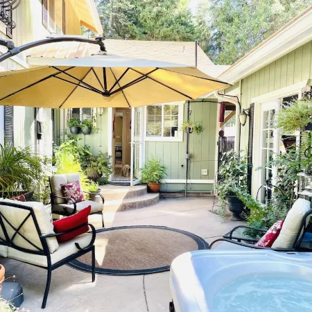 RELAX❤️ MOUNTAIN RETREAT, FULLY XMAS DECORATED, 45 min to South LAKE TAHOE