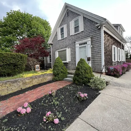 Newly remodeled home - Close to beaches, Main Street and Ferry to the Islands