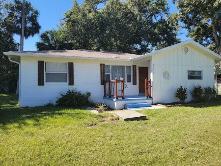 Driftwood Daytona- Spacious 3 Bedroom Old Florida Charmer 10 min from Everything Отели рядом с достопримечательностью «Университет аэронавтики Эмбри-Риддла»