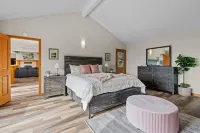 Renovated home w/ breathtaking views of the bay and new hot tub