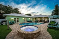 4 Bed 4 bath Beach House Slps 15!! Htd Pool, Hot tub, Pool/Ping Pong, Golf Cart