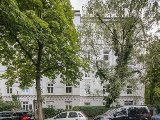 Old Building Apartment for up to 4 Persons "SCHUTE" in Eppendorf - 4th Floor