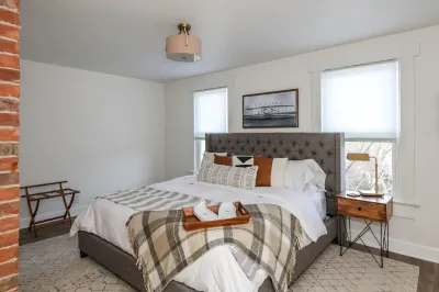 TOP AIRBNB IN KETTERING! | Near Downtown Dayton! Hotels near American Freight - Appliance, Furniture, Mattress