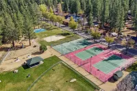 Storybook Lake Cottage - 12 min walk to Village