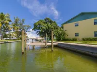 Love Shack on the Water Most desirable location on AMI - Apartments