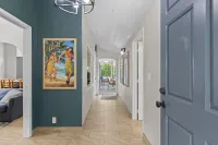 Breathtaking Panoramic Ocean Views, Crystal Blue Pool, Hot Tub, BBQ Grill!