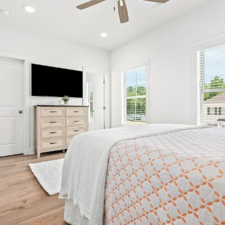 Charming 2-bedroom townhome with WiFi, minutes from Auburn University's campus