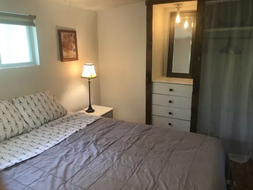 Enjoy a serene stay at Eagle Nest Cottage