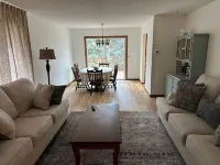 The Pool House- lots of sleeping space.  Great location! Hotel a Oakes