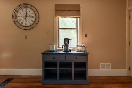 All You Need Is Your Fur Baby And The Beach% of each stay donated to rescue) Отели в г. Комо