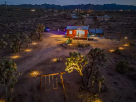Jasper Glow 2BR Stargaze 4 Acres near Joshua Tree Ev Charger Hot Tub Swing Set Hotels in Yucca Valley
