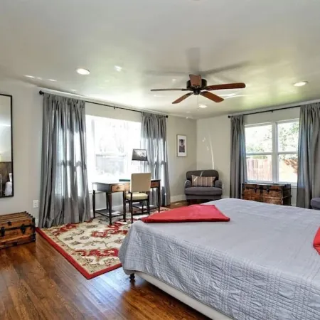 4BDRM W/Private Pool & Hot Tub - Walk to Town Square, Minutes to Wineries!