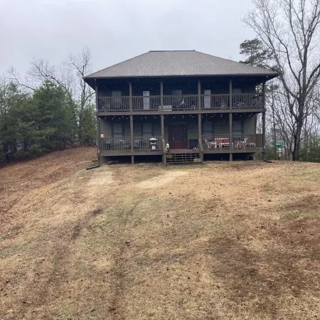 Big, very private country house where everyone can finally get together 🤙🏼