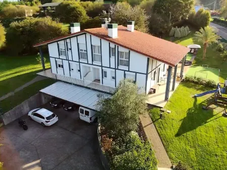 MARKAIDA HOUSE WITH POOL