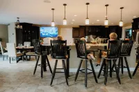 Huge Retreat with Heated Pool and Hot Tub by Briggs Woods Walking Trail and Golf - 5 Sao
