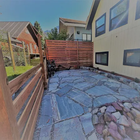 Outlaw Inn!  Minutes from Main Street, 3 bedroom, 3 bathrooms, full living space