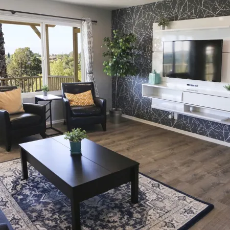 Over the Oaks - Great View - Whole Home - Stylish