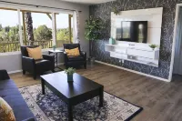 Over the Oaks - Great View - Whole Home - Stylish