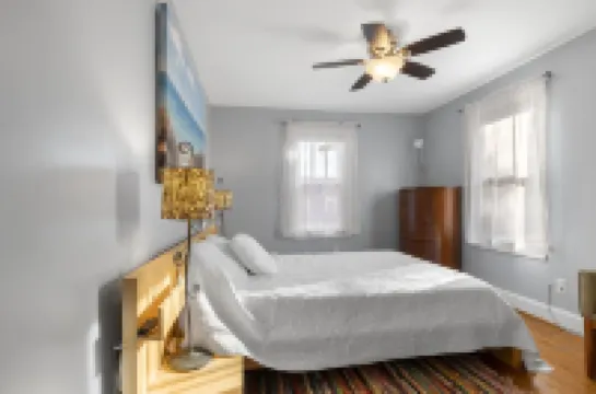 Calm Tide on Ann Street, Mid Century Modern.  Walk to Downtown.   No Pets. Hotels in Beaufort