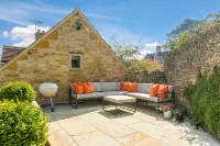 Gorgeous Stone Cottage in an Idyllic Picture Postcard Village. Parking/Garden