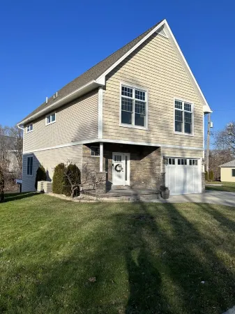 Large, 3 bedroom  Cottage on Black River sleeps up to 10.