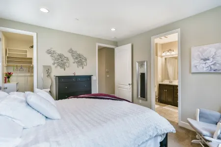 Newer Spacious Detached Home in Gated Community ~ Amenities Galore! Отели рядом с достопримечательностью «Хэйворд Джапанес Гарденс»