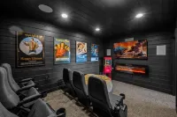 Views! Theater+Arcade+Hot Tub+Fire Pit+Proximity - شاليه
