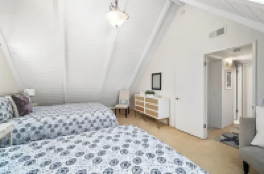 Magical Home on the Hill with Ocean Views - Two Queen Beds and One Full Bed