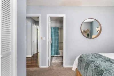 Cheerful Sound Side Condo