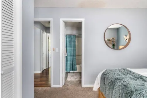 Cheerful Sound Side Condo