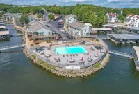 Stylish 1BR/1BA - Fireplace - Heated Patio - Hot Tub - King Bed