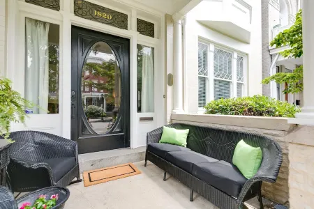 Charming Fan District Getaway Отели рядом с достопримечательностью «Университет Ричмонд»