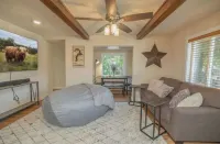 Sandpoint Retreat Sleeps 8 w/ Hottub and Bikes