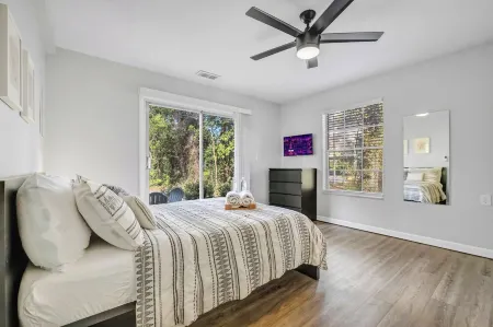 MAGNOLIA BARN \\ 7-8 Bedrooms \\ 8+ Parking Spots \\ 2 Miles from FSU\Capitol Отели рядом с достопримечательностью «FSU Flying High Circus»