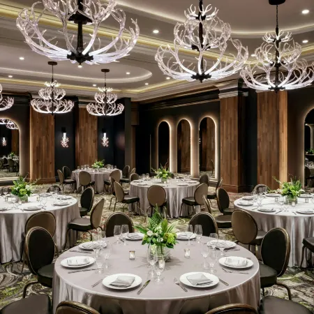 Grand Bohemian Lodge Greenville, Autograph Collection Отели рядом с достопримечательностью «Театр Warehouse»
