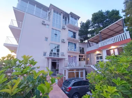 An apartment in a complex in a pine forest Отели в г. Шушањ