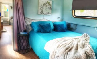 5 Star Stunning Houseboat, No Experience Required Enjoy the Most Romantic Trip