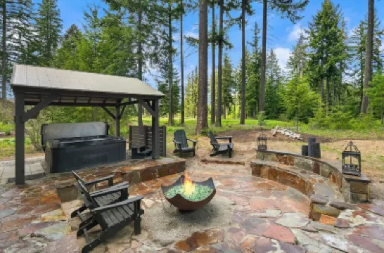 Family and Pet friendly Cabin at Suncadia w/ Hot tub and Golf course view  호텔